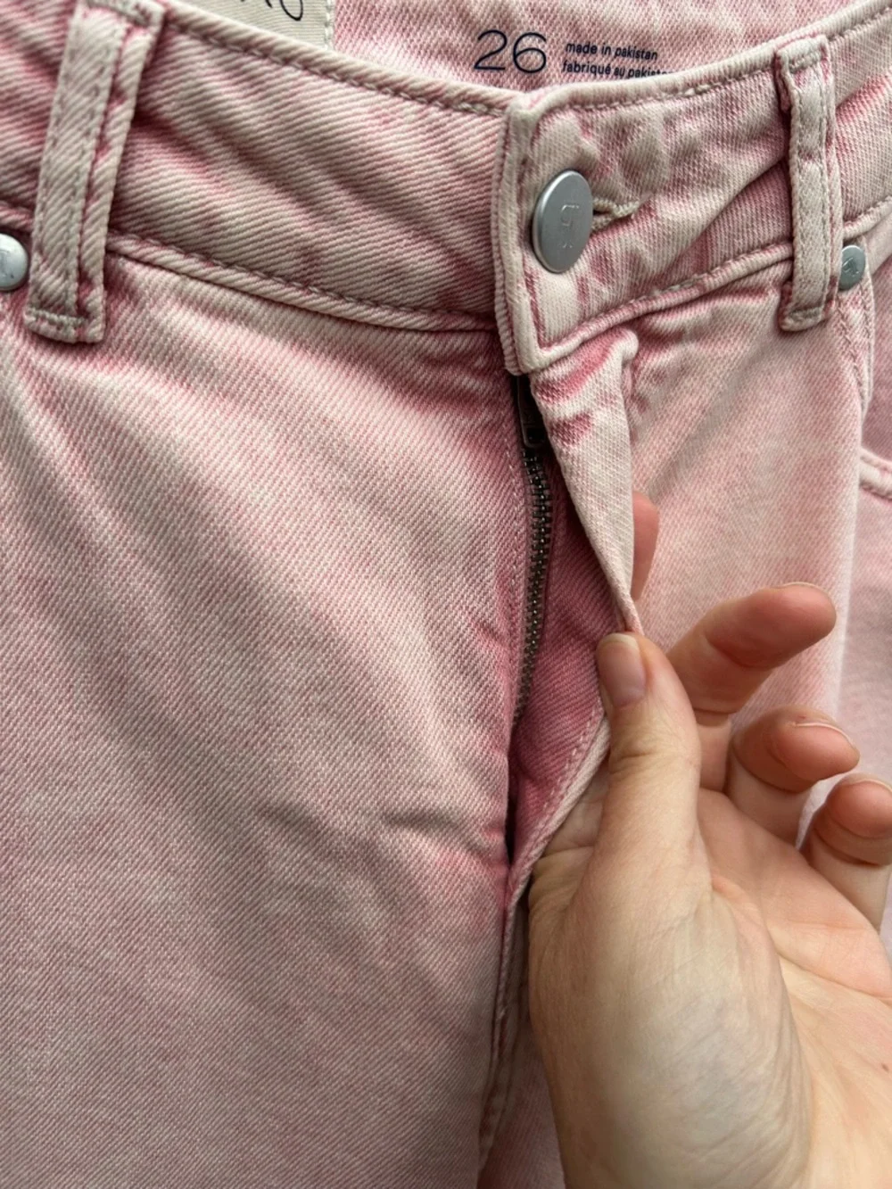 Pilcro Pink Cuffed Oversized High-Rise Wide-Leg Jeans, size 26 - Picture 8 of 13